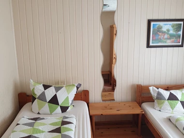 MonteurZimmer: Zimmer im Mittelhaus -  Pension Bella