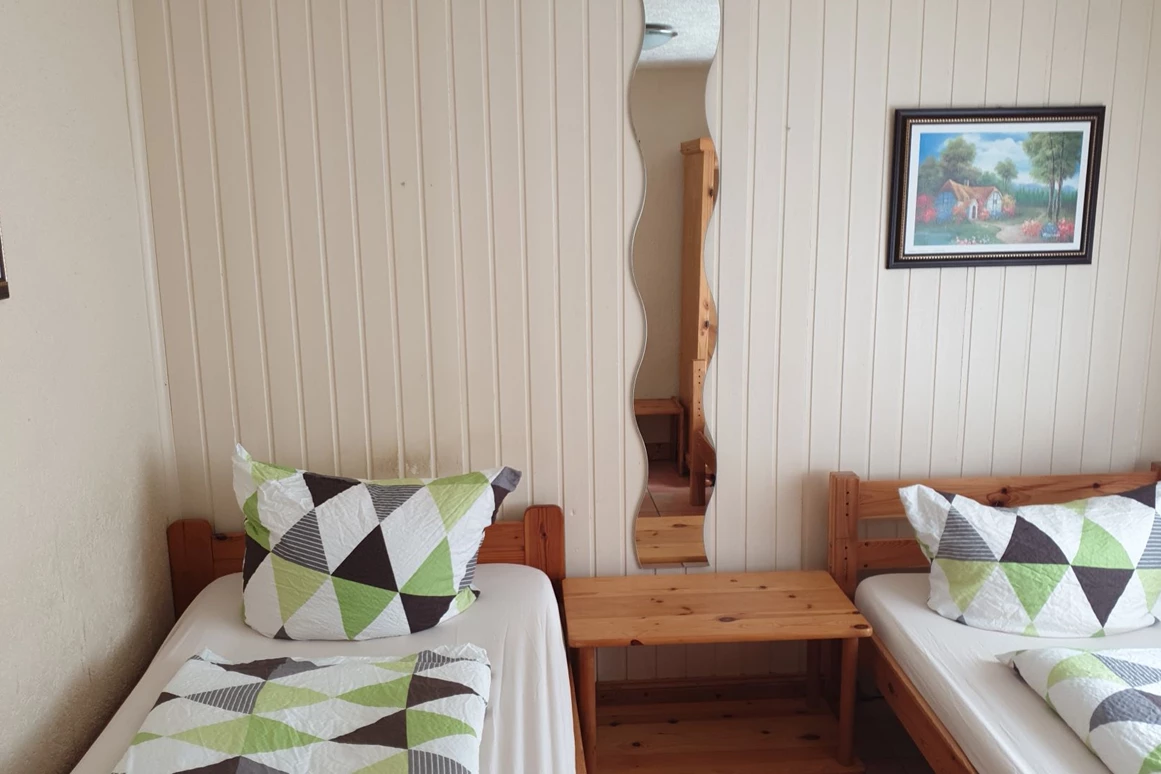 MonteurZimmer: Zimmer im Mittelhaus -  Pension Bella
