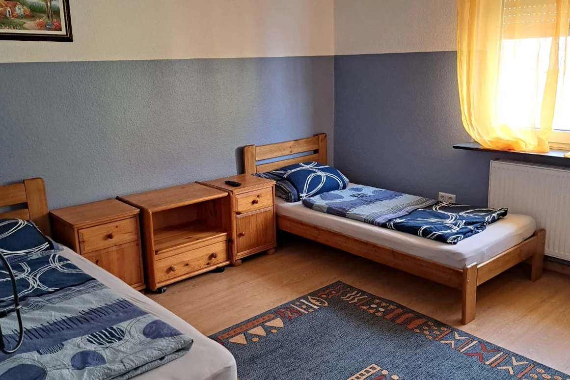 MonteurZimmer: Zimmer Etage 1 Ludwigstr., Walldorf -  Pension Bella