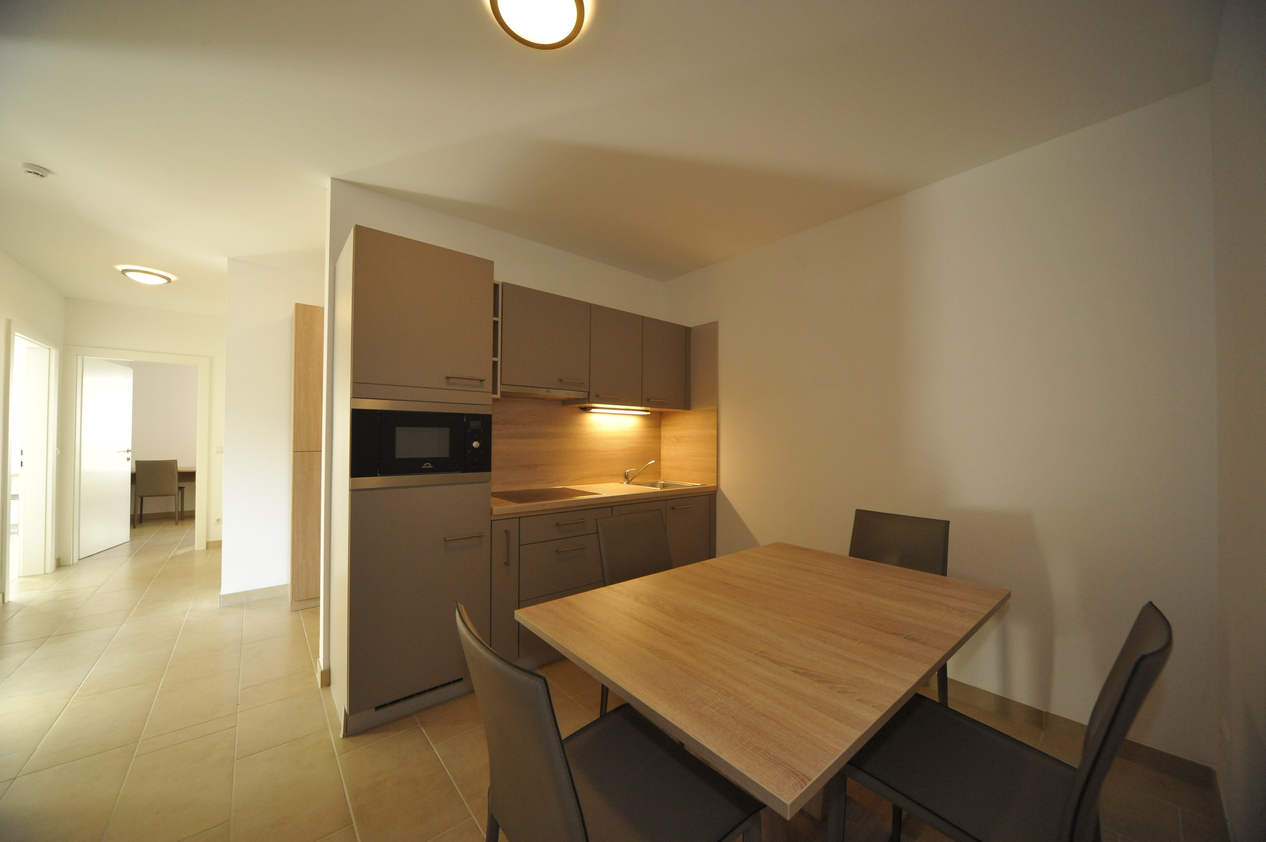 Monteur-Zimmer - Ledenitzen - 90+ Monteurzimmer in Villach, Einzelbetten, Parkplätze, WIFI, Küchen