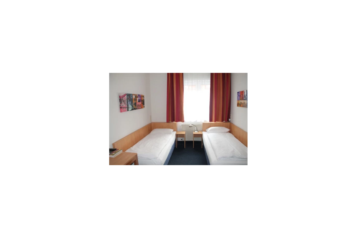 MonteurZimmer: https://tripinn-hotels.com/wp-content/uploads/2019/02/IMG_6219-450x300.jpg - Hotel Römerhof by Trip Inn
