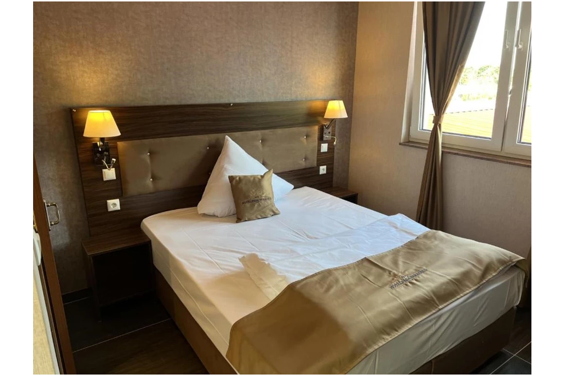MonteurZimmer: https://cf.bstatic.com/xdata/images/hotel/max300/376924881.jpg?k=46df012fb3f9410de4dc765ad97ad265c8e020d1cddb2bd6a7d76296e5c03fd3&o= - Hotel Pasa Paradies