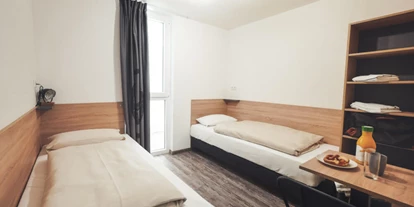 Monteur-Zimmer - Baden-Württemberg - klassisches Hotelzimmer für 2 Personen - Hotel Das-Schlafwerk Stuttgart Nord (Münchingen) digitales Hotel in 70825 Korntal-Münchingen