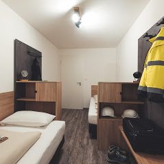 MonteurZimmer: Schlafzimmer in einem 3-Schlafzimmer-Apartment - Hotel Das Schlafwerk Stuttgart-Nord/volldigital/ keine Rezeption