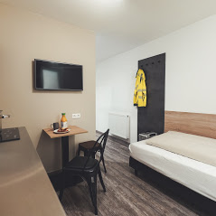 MonteurZimmer: Einzelzimmer mit mobiler Küche - Hotel Das Schlafwerk Stuttgart-Nord/volldigital/ keine Rezeption