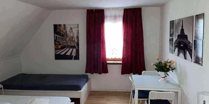 Monteur-Zimmer - Preis pro Nacht - Schöne funktionale Zimmer. Wlan/wifi free.
Grosse Küchen mit kompl. Ausstattung.
Waschmaschine und Trockner sowie Parkplätze sind am Haus vorhanden.  - "ZIMMER frei" - Gut&Günstig - Sindelfingen/Böblingen/Leonberg in 71063 Sindelfingen