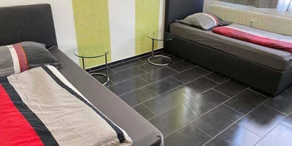 Monteur-Zimmer - Preis pro Nacht - Auch Zimmer in Hotel-Qualität.
Wir können Ihnen in der Region Stuttgart weitere Gäste- und Apartmenthäuser anbieten. Auch für grosse Gruppen. - "ZIMMER frei" - Gut&Günstig - Sindelfingen/Böblingen/Leonberg in 71063 Sindelfingen