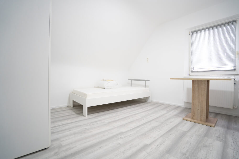 Monteur-Zimmer - Baden-Württemberg - 2 Top ausgestattete Wohnungen ***frisch renoviert*** in 71229 Leonberg