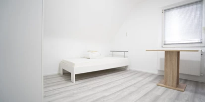 Monteur-Zimmer - Baden-Württemberg - 2 Top ausgestattete Wohnungen ***frisch renoviert*** in 71229 Leonberg