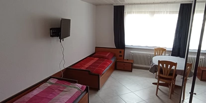 Monteur-Zimmer - Baden-Württemberg - Zimmerbeispiel, 2-Bett-Zimmer von 4-Zimmer-.Wohnung 1- 8 Personen - Monteurwohnung separate eigene Etage an Firmen 71297 Mönsheim