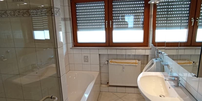 Monteur-Zimmer - Baden-Württemberg - Bad in 4-Zimmer-Wohnung 1 - 8 Personen - Monteurwohnung separate eigene Etage an Firmen 71297 Mönsheim