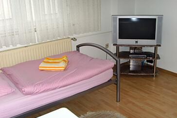 Monteur-Zimmer - Fernseher - Baden-Württemberg - OG Zimmer mittlerweile mit Flachbildfernseher - Unterkunft Posselt