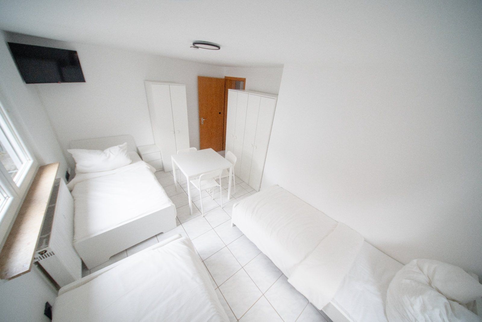 Monteur-Zimmer - Baden-Württemberg - Ruhige und saubere Monteurunterkunft mit sehr bequemen Betten nahe A8 in 73760 Ostfildern