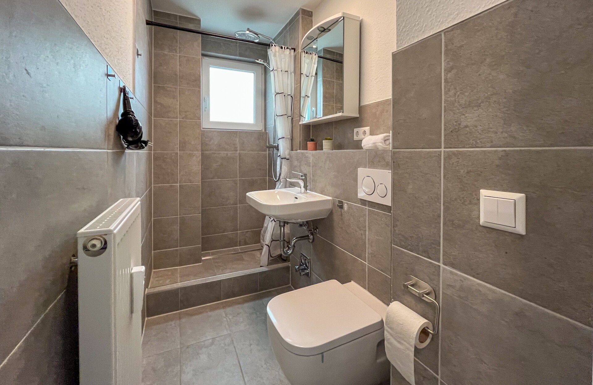 Monteur-Zimmer - Baden-Württemberg - NEU Zentral, Parkplatz, 3 Zi, 6P in 74072 Heilbronn