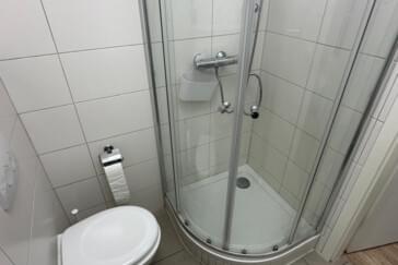 Monteur-Zimmer - Baden-Württemberg - Monteurwohnungen mit eigenem Bad in Raum Heilbronn/Untereisesheim