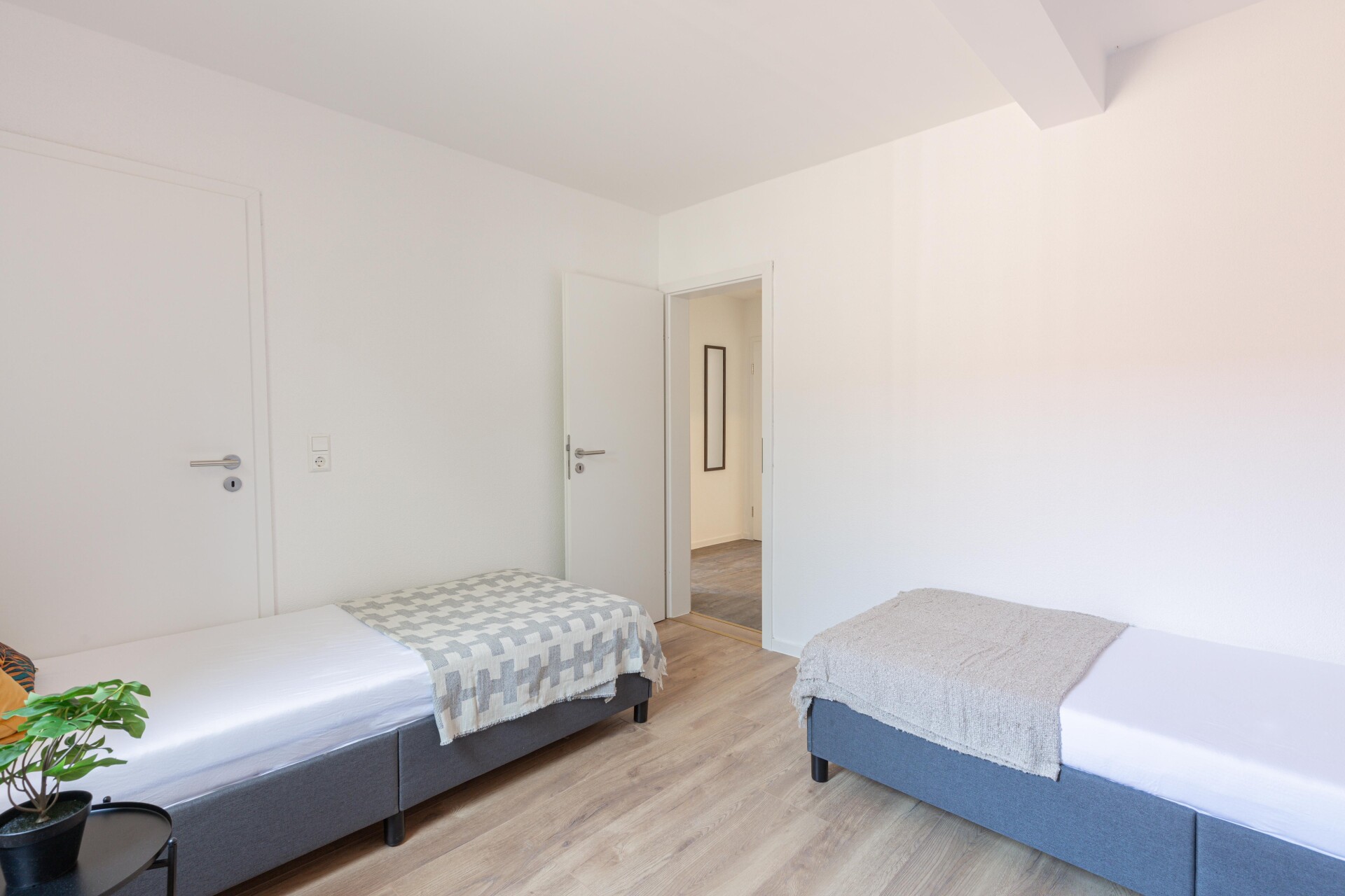 Monteur-Zimmer - Baden-Württemberg - KERNSANIERTES MFH (7 WOHNUNGEN) in 74081 Heilbronn