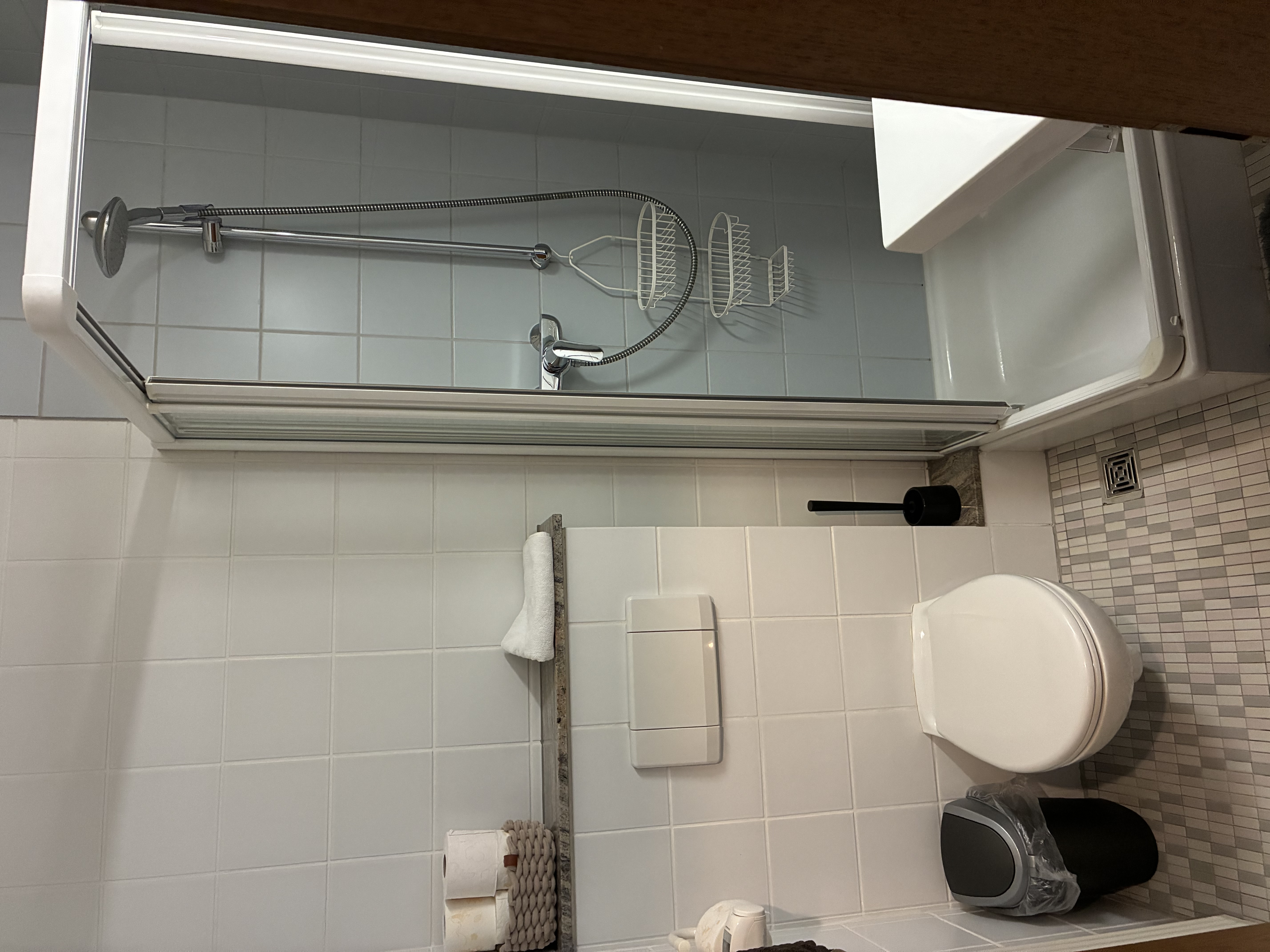 Monteur-Zimmer - Pforzheim - Bad mit Wc, Dusche und Waschbecken  - Gästehaus Novotny