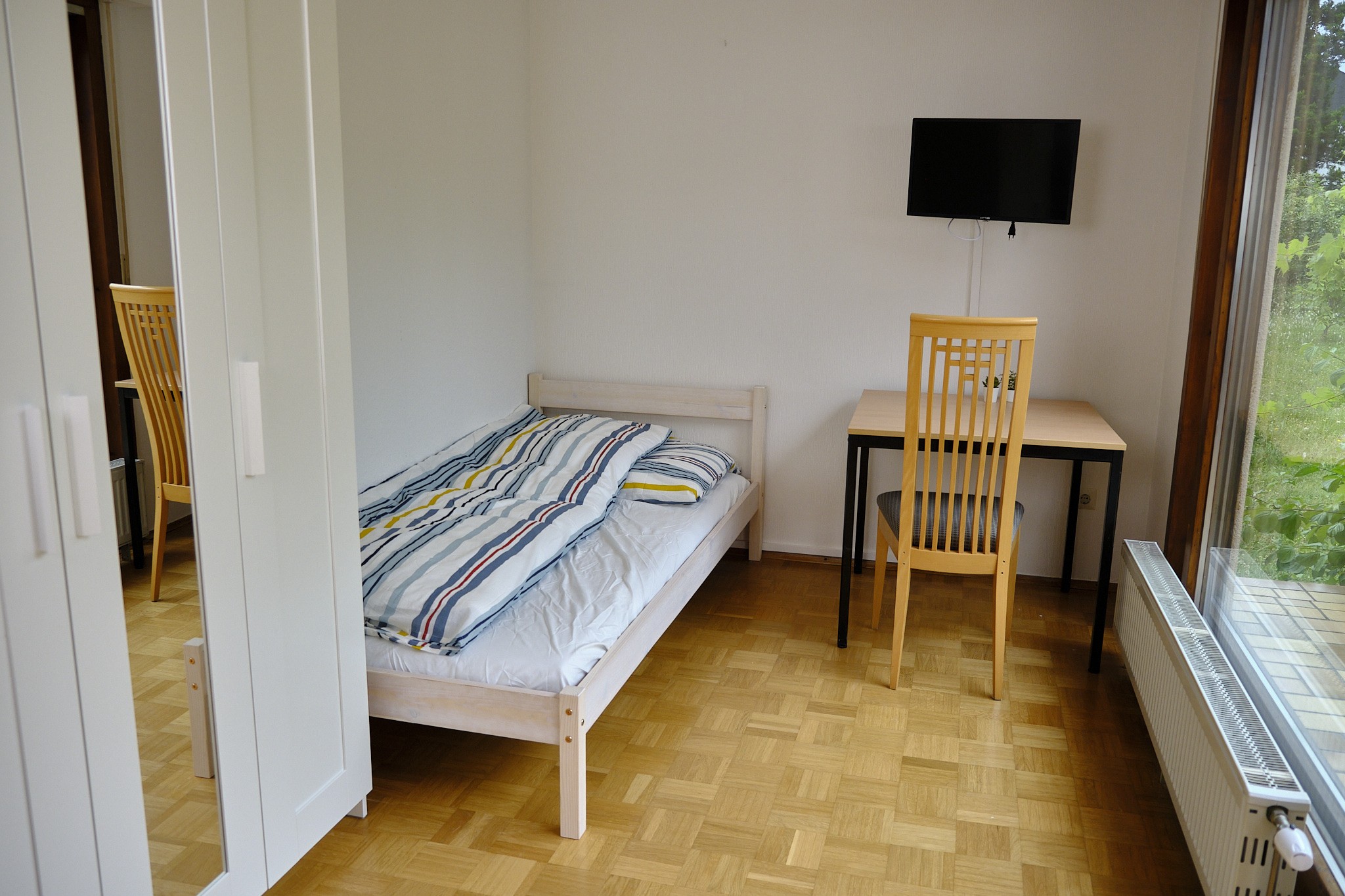 Monteur-Zimmer - Baden-Württemberg - Drei einzelne Wohneinheiten - Ganzes Haus in 75446 Wiernsheim