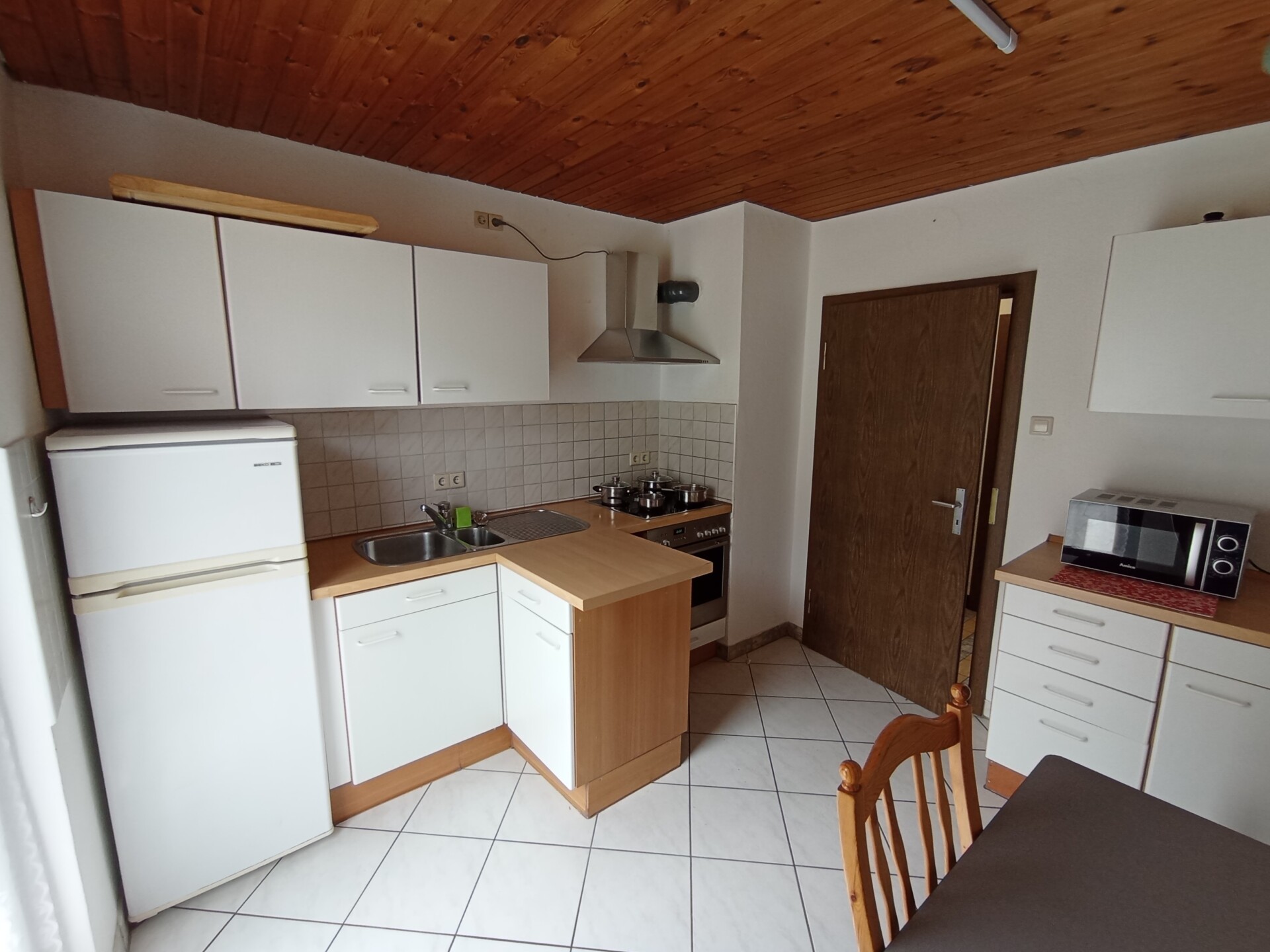 Monteur-Zimmer - Zahlungsarten: Auf Rechnung - Deutschland - Küche 3-Zimmer-Wohnung - Whg 3 Pers 75 Euro + 1 Pers 15 Euro, 10 km Mühlacker, 20 km Pforzheim in 75447 Sternenfels