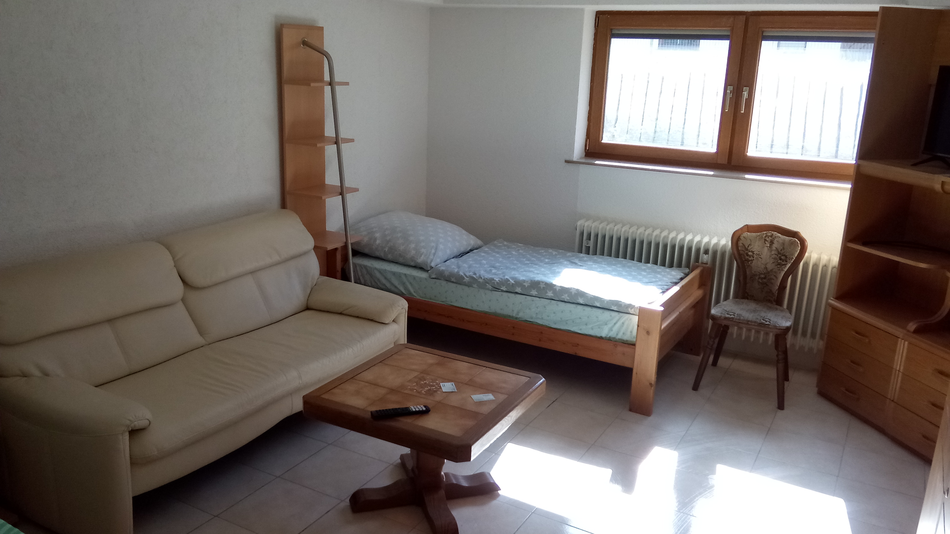 Monteur-Zimmer - Zahlungsarten: Auf Rechnung - Deutschland - 2-Bett-Zimmer mit Aufenthaltsbereich - Monteurzimmer eigene Wohnung 2 Personen in 71297 Mönsheim