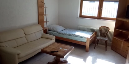 Monteur-Zimmer - Baden-Württemberg - 2-Bett-Zimmer mit Aufenthaltsbereich - Monteurzimmer eigene Wohnung 2 Personen in 71297 Mönsheim