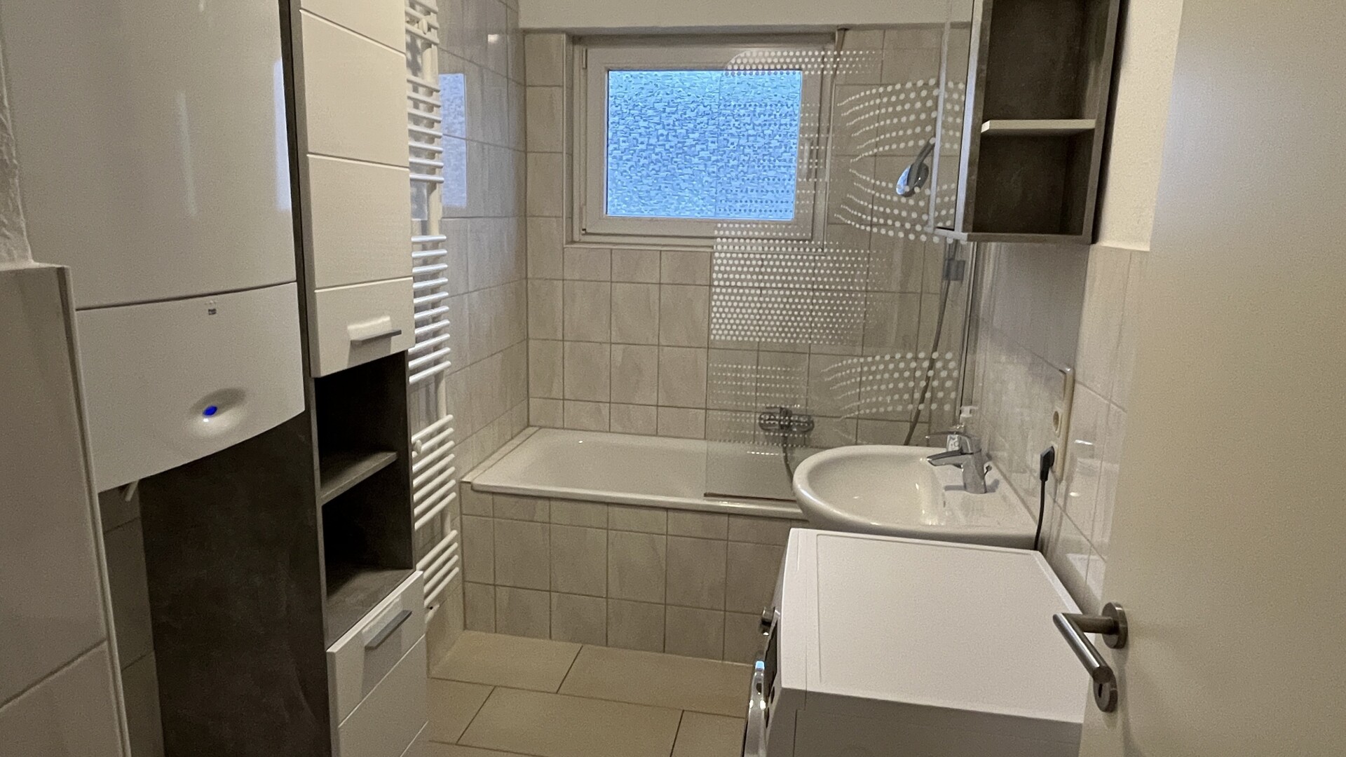 Monteur-Zimmer - Euskirchen - Schöne Monteurwohnung mit Einzelbetten/ Küche/ Bad /TV /Parkplatz in 52349 Düren