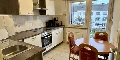 Monteur-Zimmer - Euskirchen - Schöne Monteurwohnung mit Einzelbetten/ Küche/ Bad /TV /Parkplatz in 52349 Düren