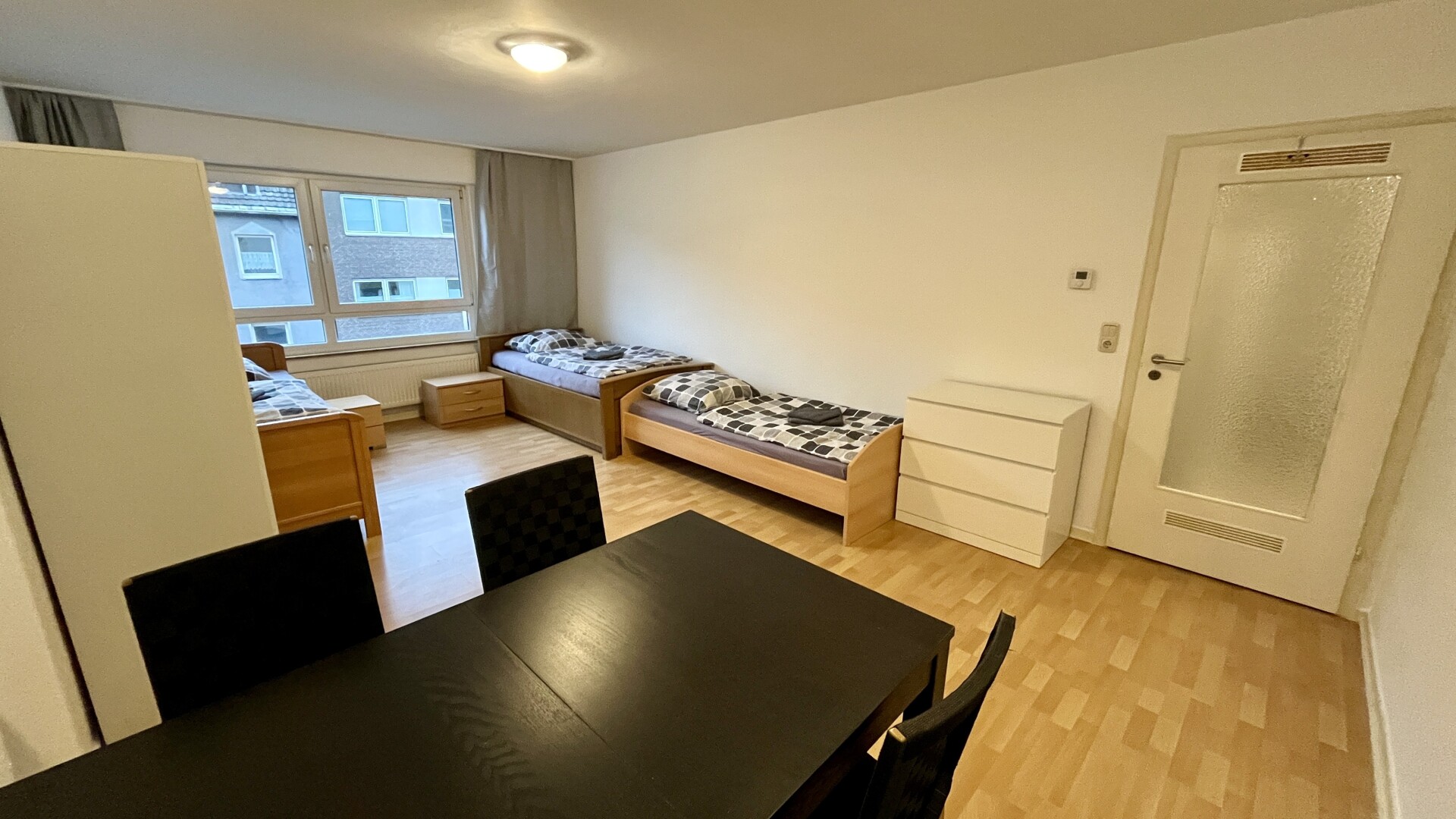 Monteur-Zimmer - Euskirchen - Schöne Monteurwohnung mit Einzelbetten/ Küche/ Bad /TV /Parkplatz in 52349 Düren