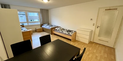 Monteur-Zimmer - Euskirchen - Schöne Monteurwohnung mit Einzelbetten/ Küche/ Bad /TV /Parkplatz in 52349 Düren