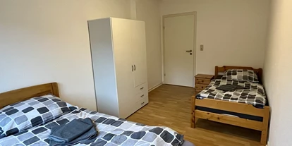 Monteur-Zimmer - Euskirchen - Schöne Monteurwohnung mit Einzelbetten/ Küche/ Bad /TV /Parkplatz in 52349 Düren