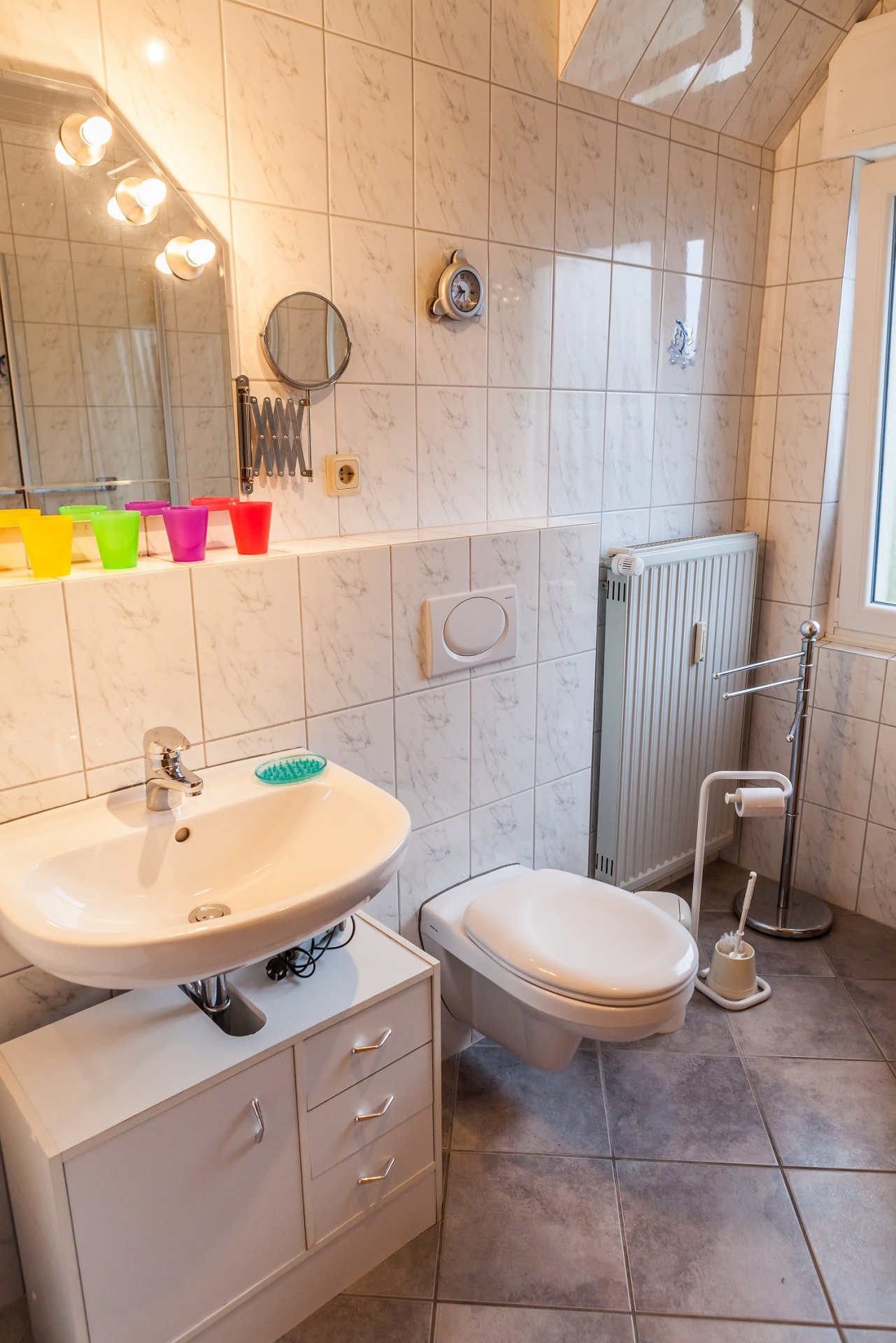 Monteur-Zimmer - Bedburg - Ferienwohnungen BB (3 Wohnungen , 1 Haus) in 52372 Kreuzau