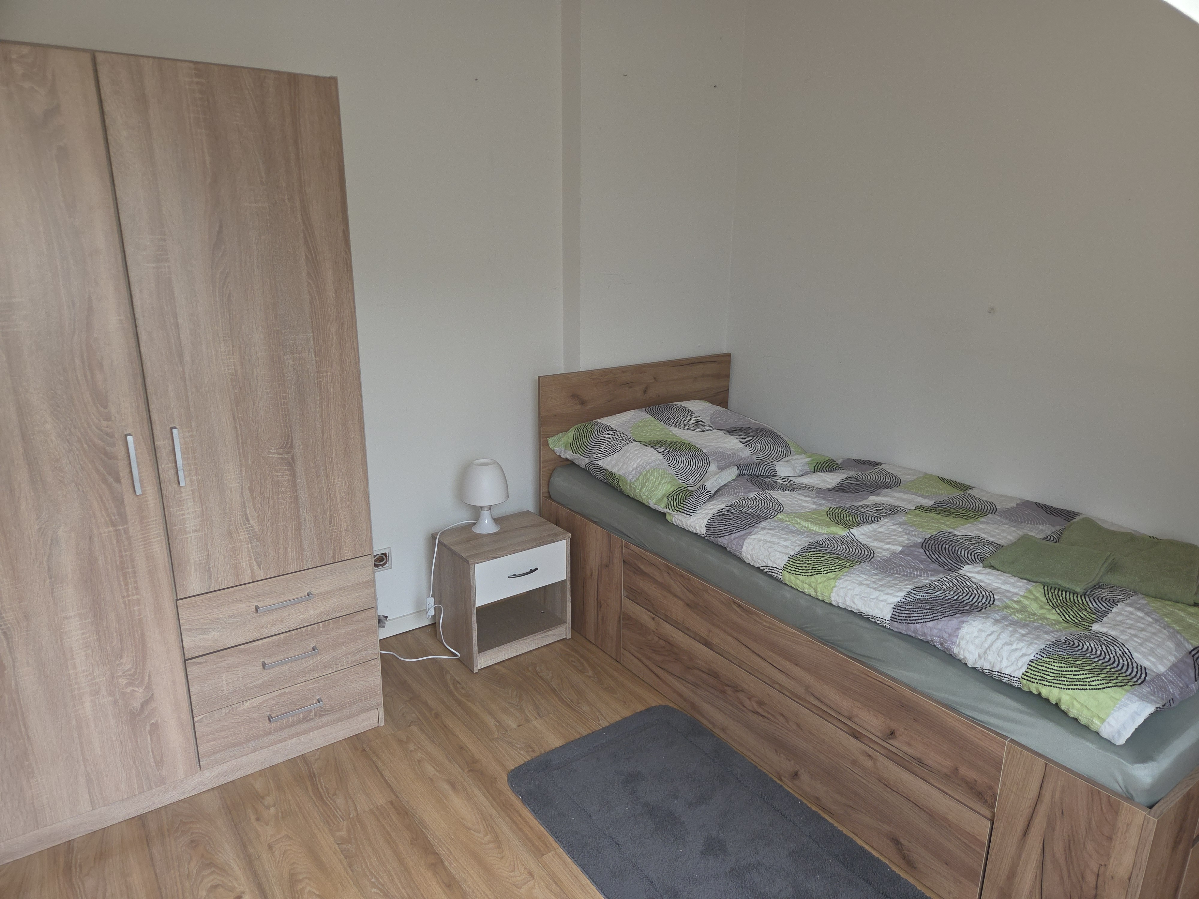 Monteur-Zimmer - Bedburg - Wohnung für Monteure und Gäste in 52249 Eschweiler