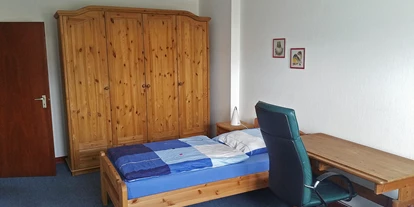 Monteur-Zimmer - Dormagen - Schlafzimmer mit 2 EB 2.OG - Appartementvermietung von der Gracht in 52428 Jülich
