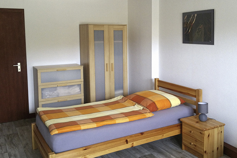 MonteurZimmer: Schlafzimmer mit 2 EB 1. OG - Appartementvermietung von der Gracht in 52428 Jülich