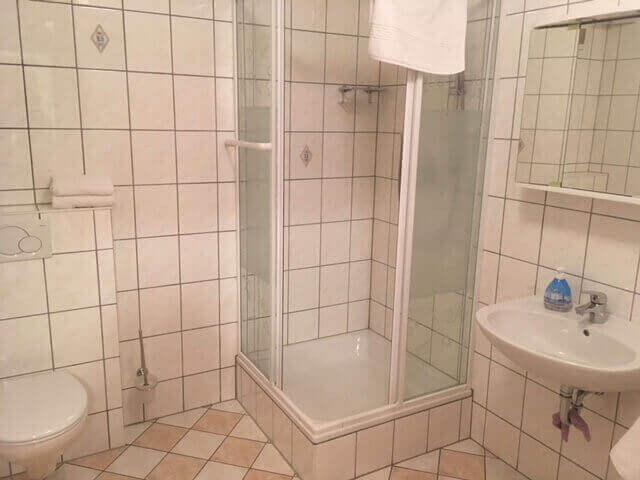 Monteur-Zimmer - Langenfeld (Mettmann) - Saniternik Immobilien Vermietung in 50189 Elsdorf