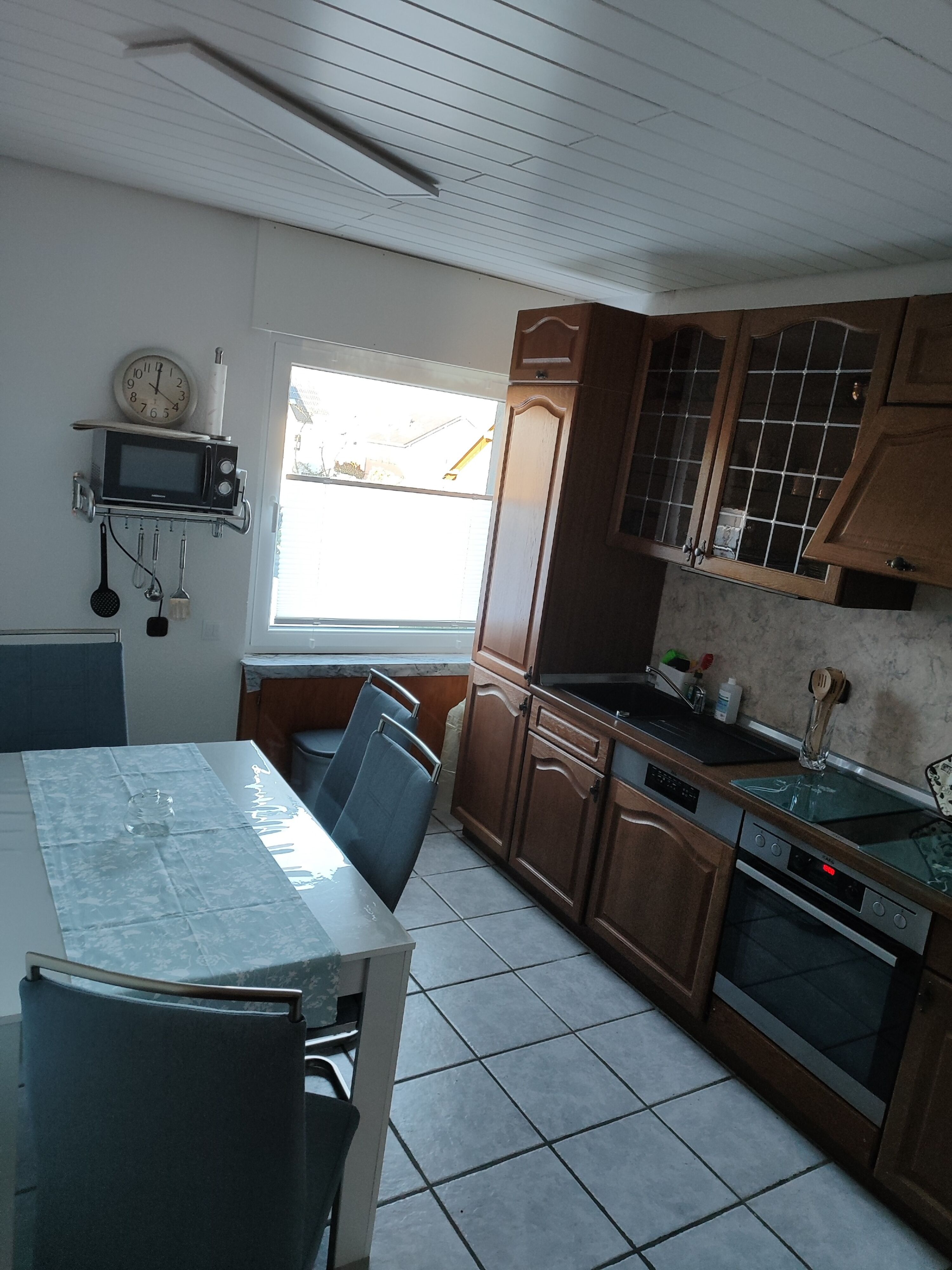 Monteur-Zimmer - WIFI / Internet - Köln, Bonn, Eifel ... - Küche mit Esstisch  - Wohnung Casa-Ilona