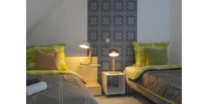 Monteur-Zimmer - Preis pro Nacht - Zimmer NR 3.
Großes zwei Bettzimmer mit Kleiderschrank,TV,Tisch und Stühle.  - Preiswert Übernachten im Kreis Düren