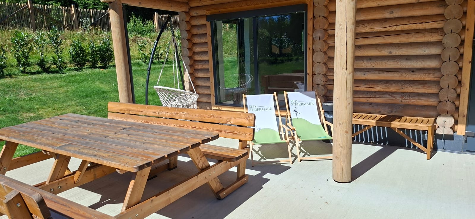 MonteurZimmer: Aussen zum sitzen - Trahütti Premium Lodges 