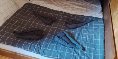 Monteur-Zimmer - Küche - Österreich - Sehr grosses doppelbett in Schlafzimmer 3 ist bodennahe 
Es gibt da noch 2 kinderhängebetten im gleichen Zimmer. NICHT FÜR ERWACHSENE.  - Trahütti Premium Lodges