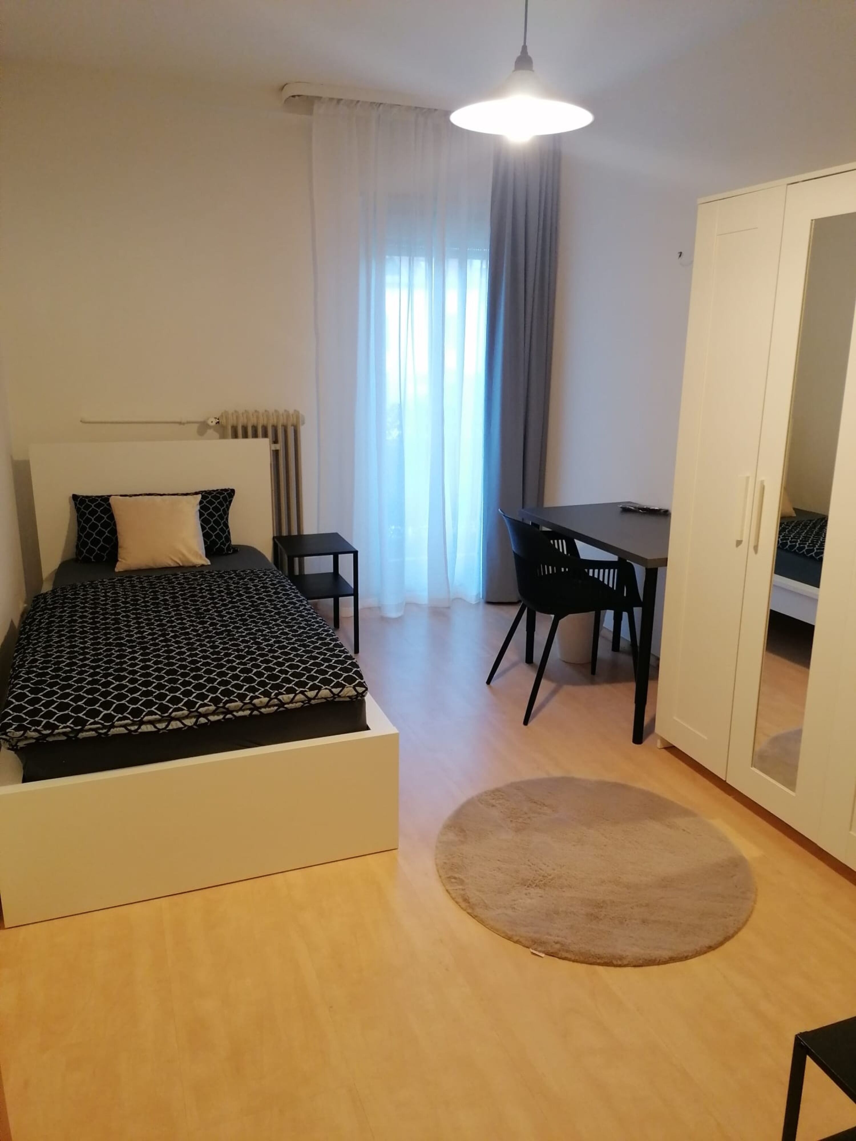 Monteur-Zimmer - Rheinland-Pfalz - Unterkunft 1-14 Pers. in der Fußgängerzone / Kaiserslautern