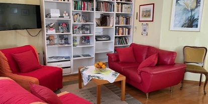 Monteur-Zimmer - Küche - Österreich - Sitzgruppe im Wohnzimmer - FERIENHAUS SALZBURG