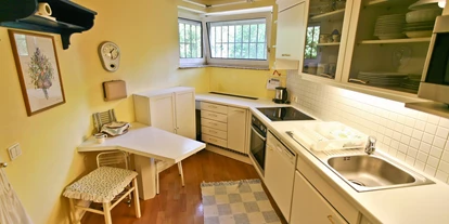 Monteur-Zimmer - Küche - Österreich - Küche mit Geschirr, Gläser, Besteck, 
Kochherd, Backofen, Mikrowelle, 
Waschmaschine - FERIENHAUS SALZBURG