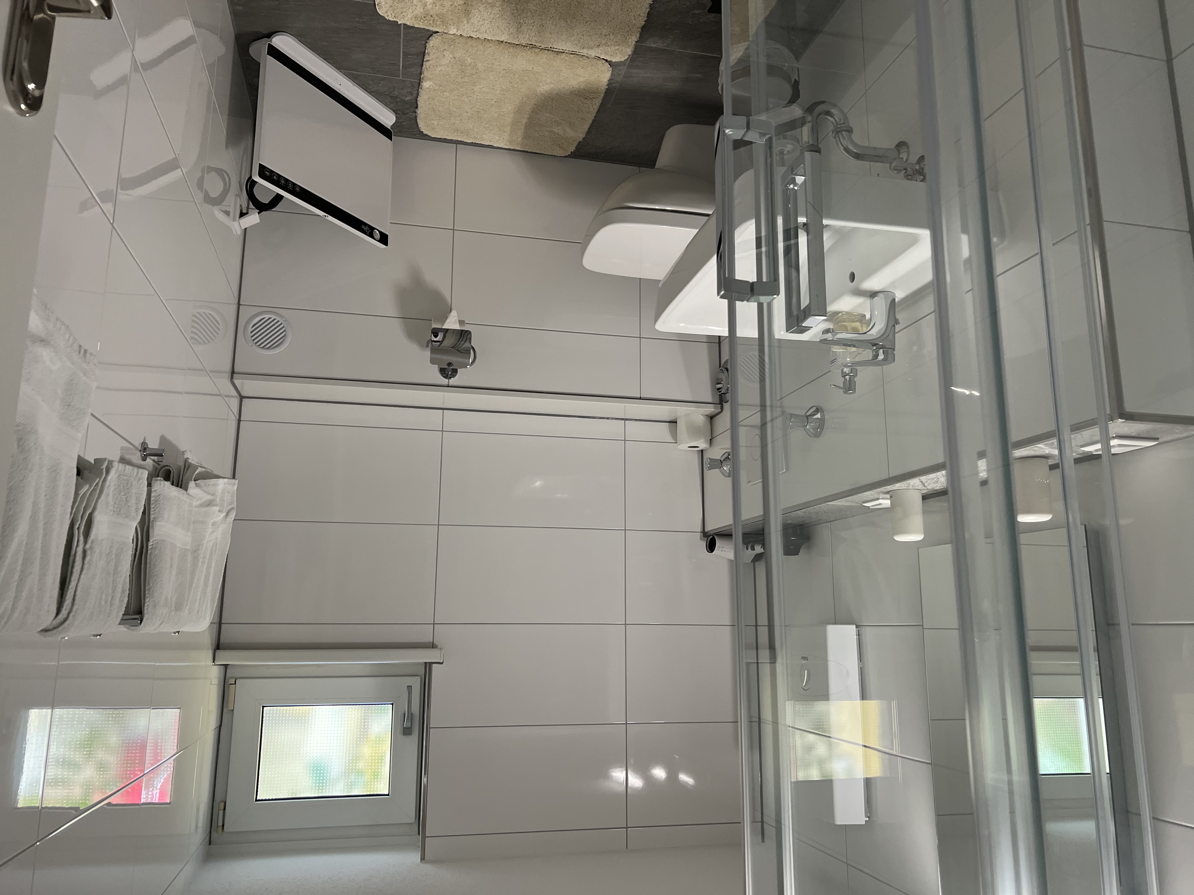 Monteur-Zimmer - Korschenbroich - Fam. Schuh