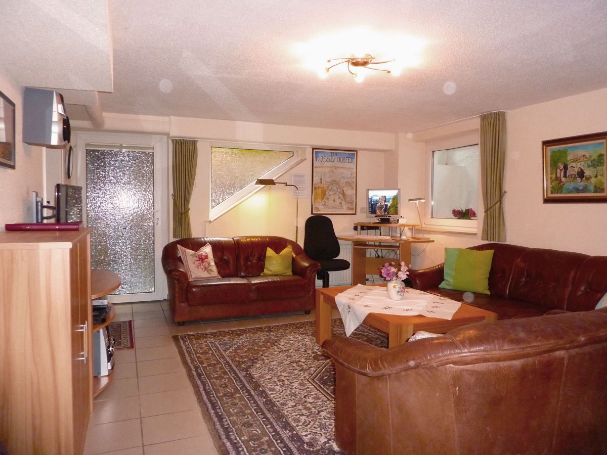 MonteurZimmer: Wognzimmer Apartment - Gästehaus Hegger in Meerbusch bei Düsseldorf, Krefeld und Neuss. in 40670 Meerbusch