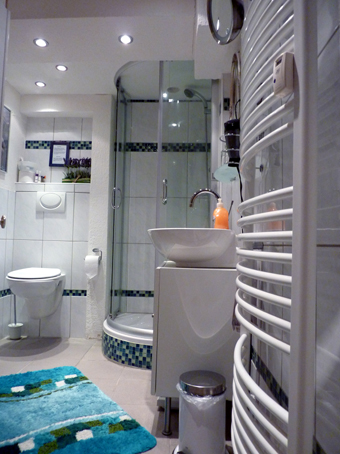 MonteurZimmer: Bad 1 Apartment - Gästehaus Hegger in Meerbusch bei Düsseldorf, Krefeld und Neuss. in 40670 Meerbusch