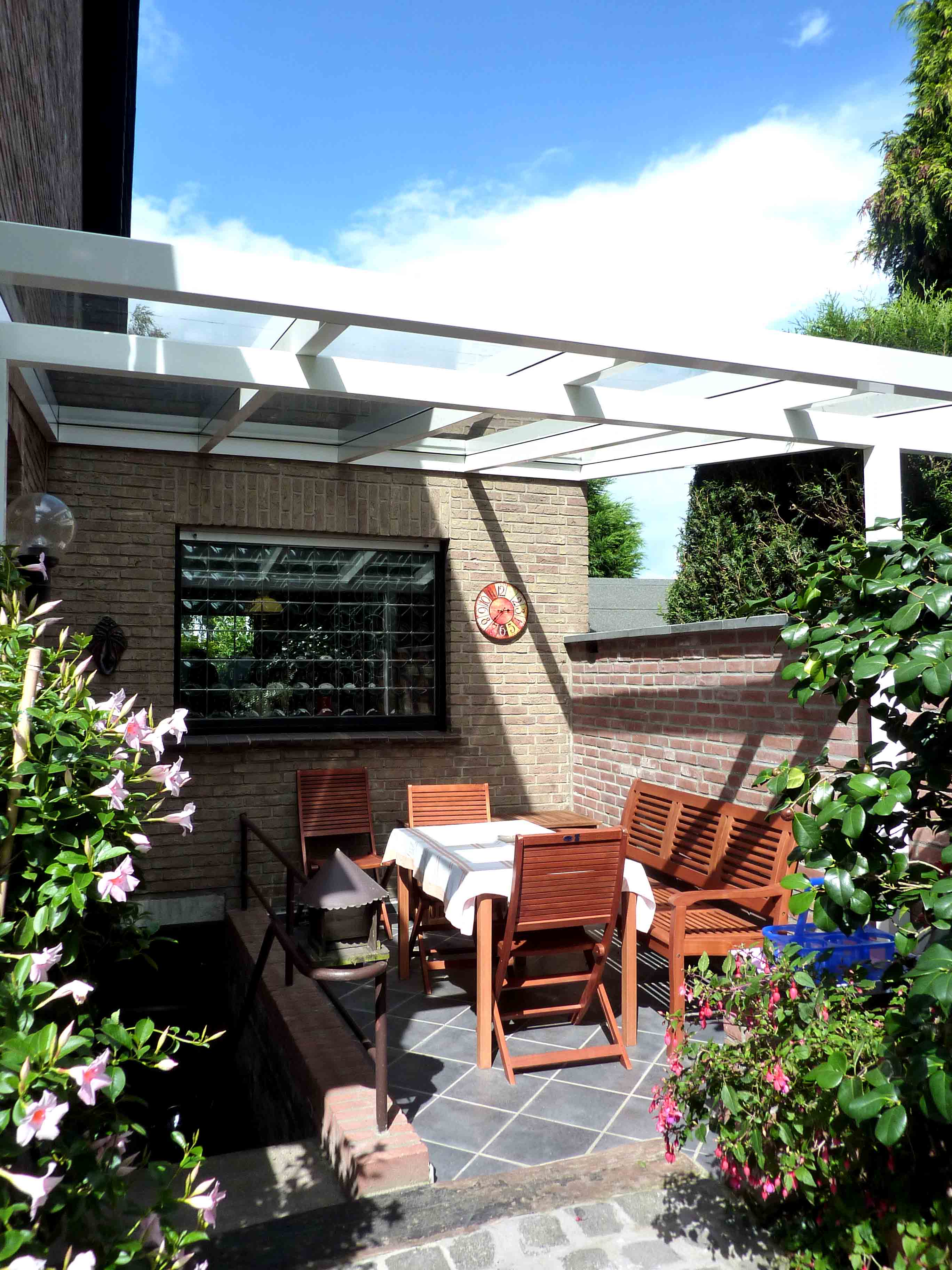 MonteurZimmer: Terrasse Apartment - Gästehaus Hegger in Meerbusch bei Düsseldorf, Krefeld und Neuss. in 40670 Meerbusch