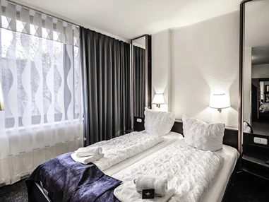 MonteurZimmer: **Mirage Rooms - Für Monteure und Langzeitmieter in Neuss** in 40461 Neuss