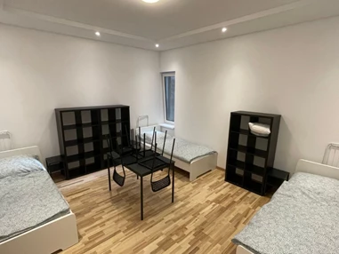 MonteurZimmer: TOMASZ-Living in RATINGEN & DÜSSELDORF / für bis zu 200 Pers