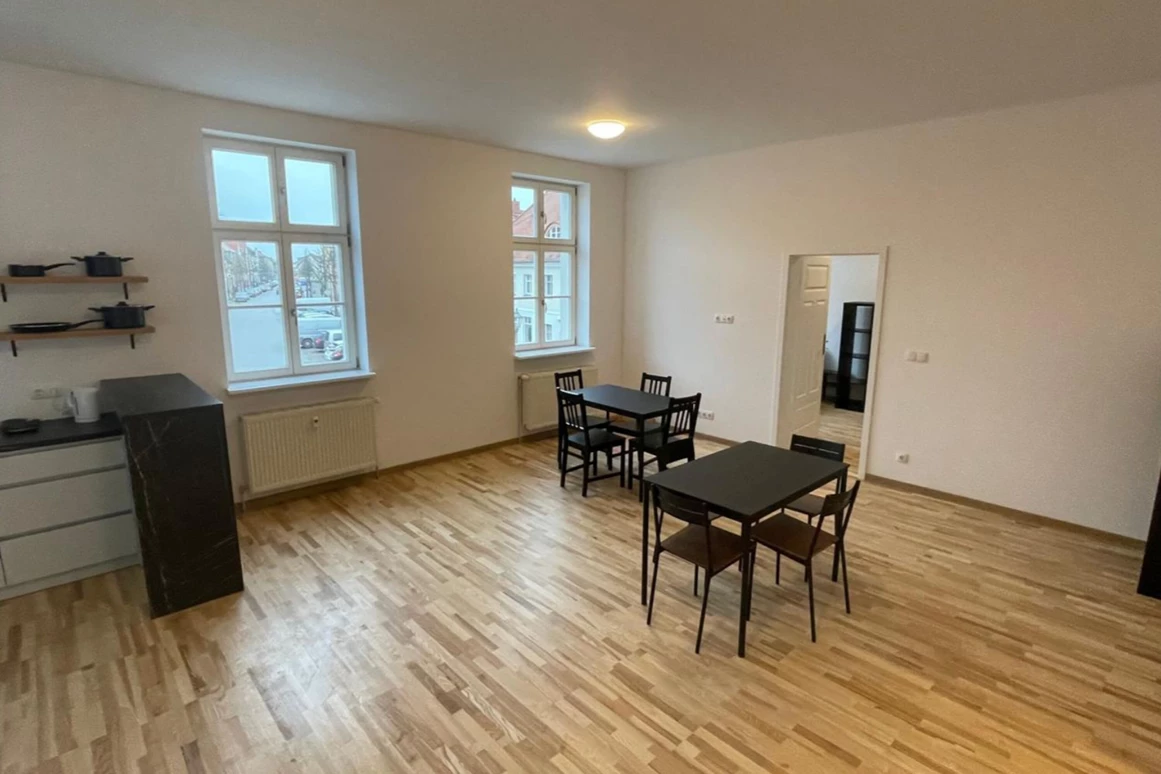 MonteurZimmer: TOMASZ-Living in RATINGEN & DÜSSELDORF / für bis zu 200 Pers