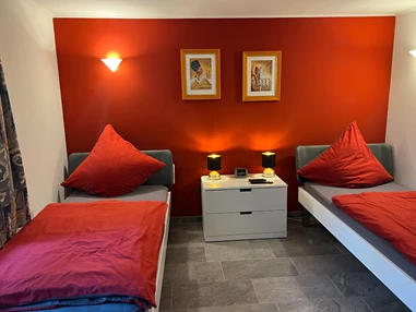 MonteurZimmer: Monteur/Handwerker; Messe-Appartements-Schuh bis zu 10 Pers.